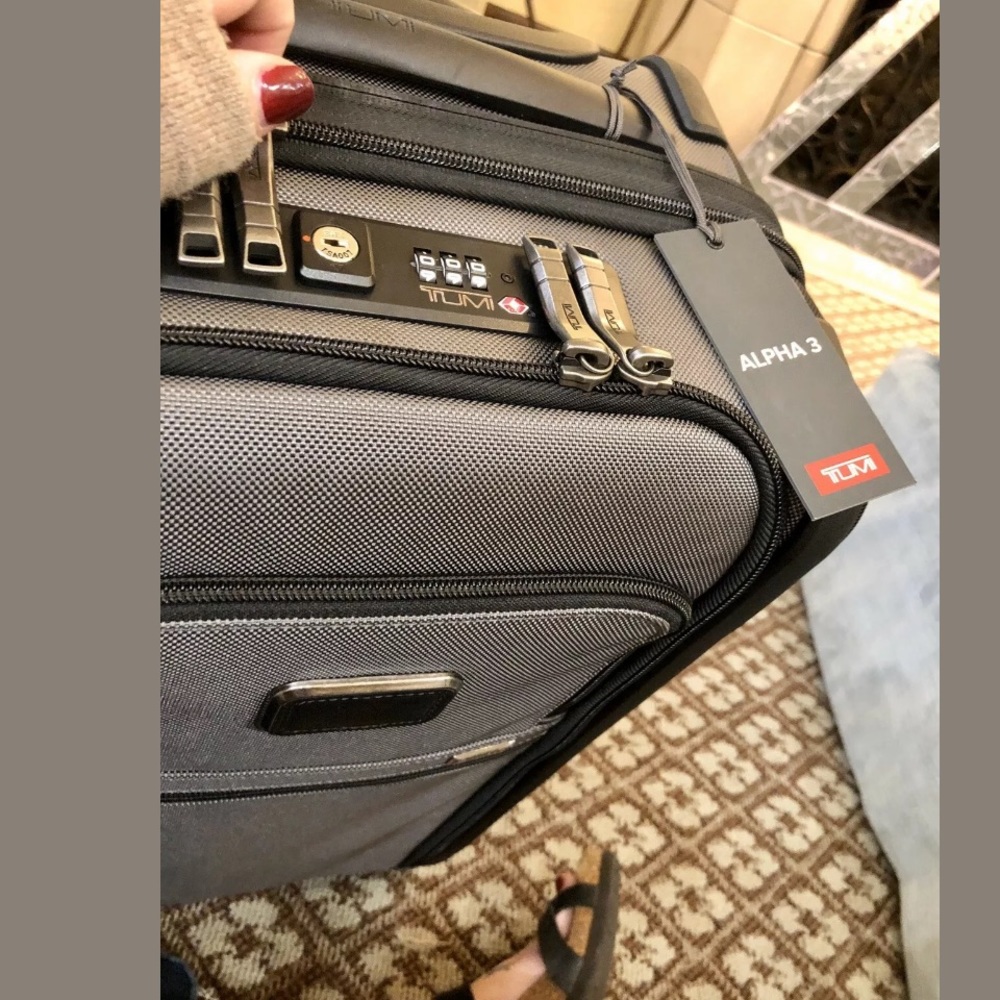 *NWT!* TUMI Alpha 3 International 4 Wheel Carry-On
